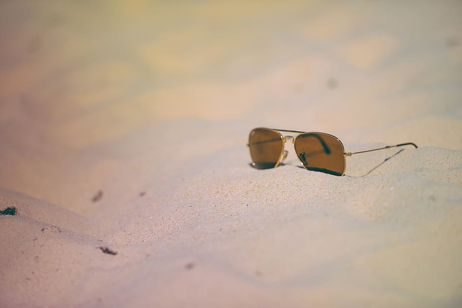 Rule of Thirds Photography of Brown Sunglasses on Sand, beach, HD wallpaper