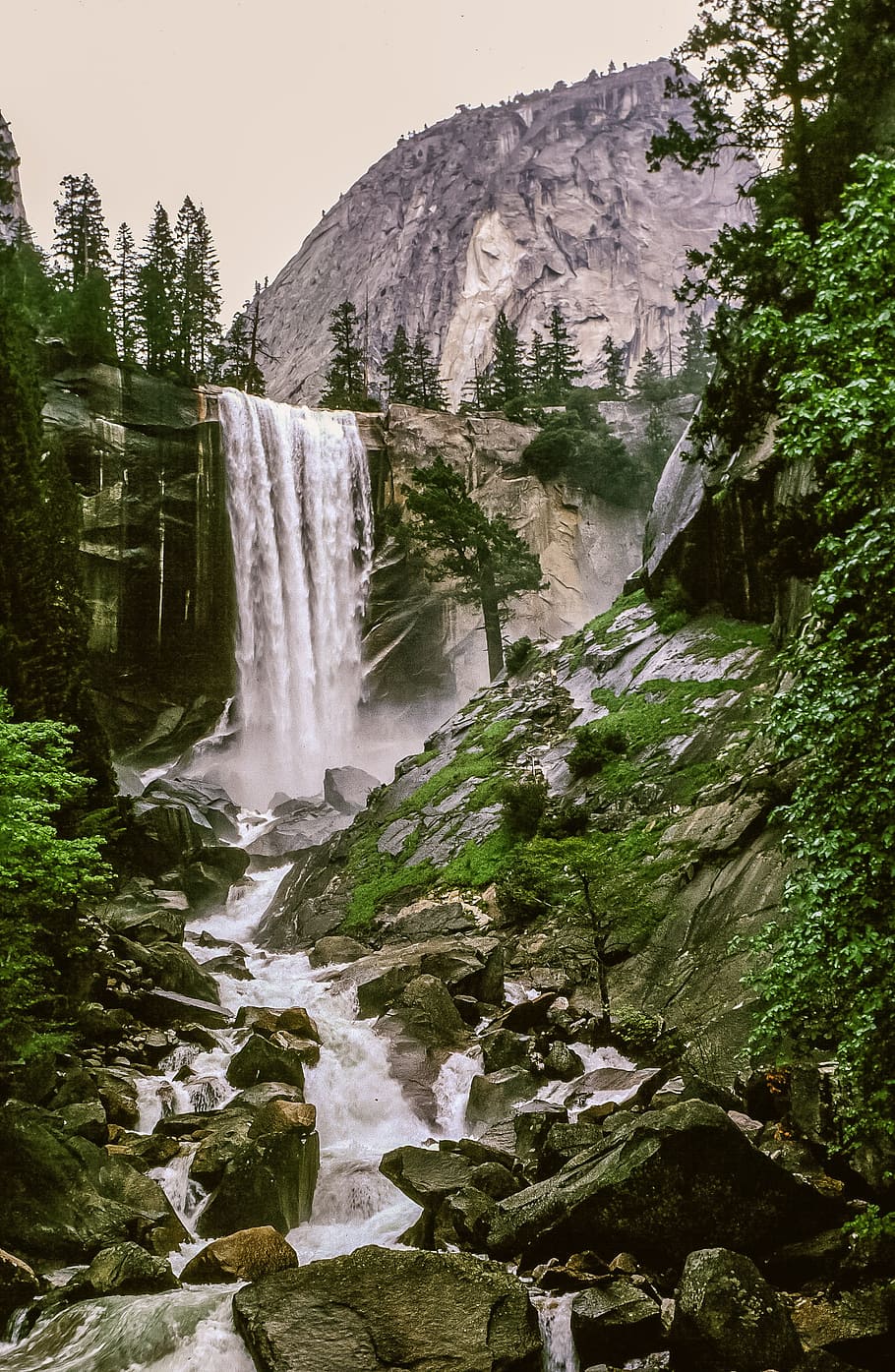 View of Vernal Fall in Yosemite National Park, California, america, HD wallpaper