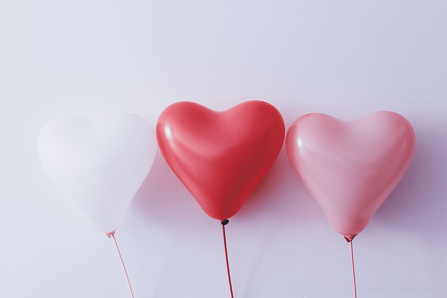 Three balloons in the shape of a heart. Beautiful Valentine’s Day HD wallpaper