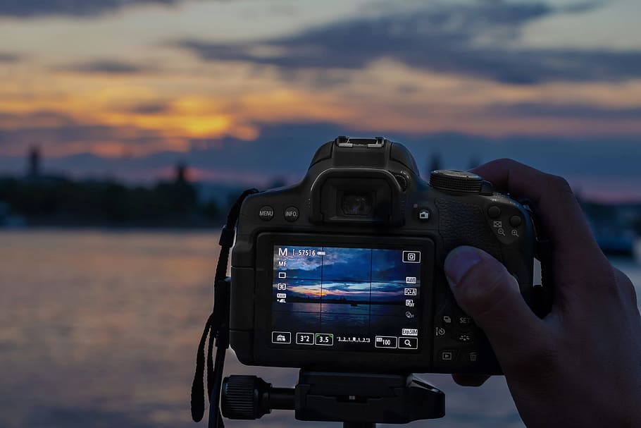 7 Điều Cần Biết Về EOS R50 Máy Ảnh Mới Thân Thiện Với Vlog Của Canon