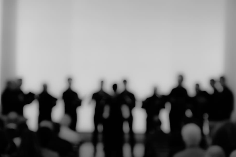 people, bokeh, boken, shadows, singers, chorus, black and white HD wallpaper