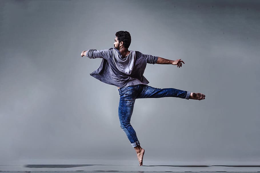 Man Wearing Blue Jeans Doing Pirouette Spin, action, agility, HD wallpaper