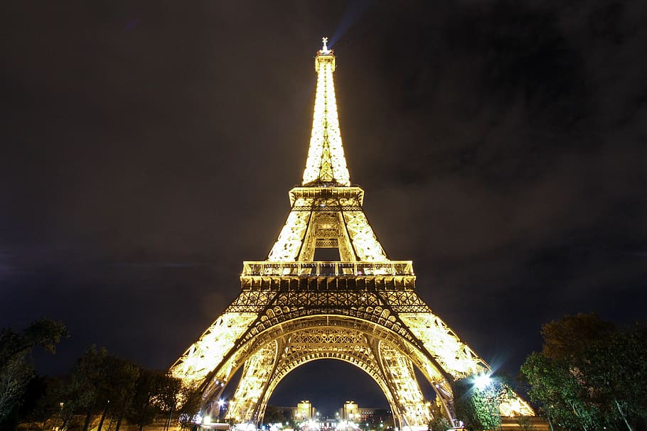 Staring at the Eiffel Tower., france, paris, monument, nightscape, HD wallpaper