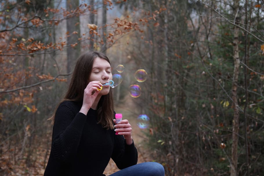 bubbles, trees, forest, girl, nature, holding, autumn, brown hair HD wallpaper