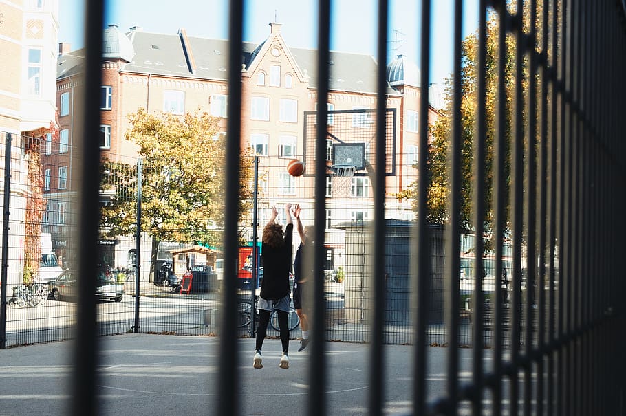 person playing basketball, copenhagen, vesterbro/kongens enghave HD wallpaper