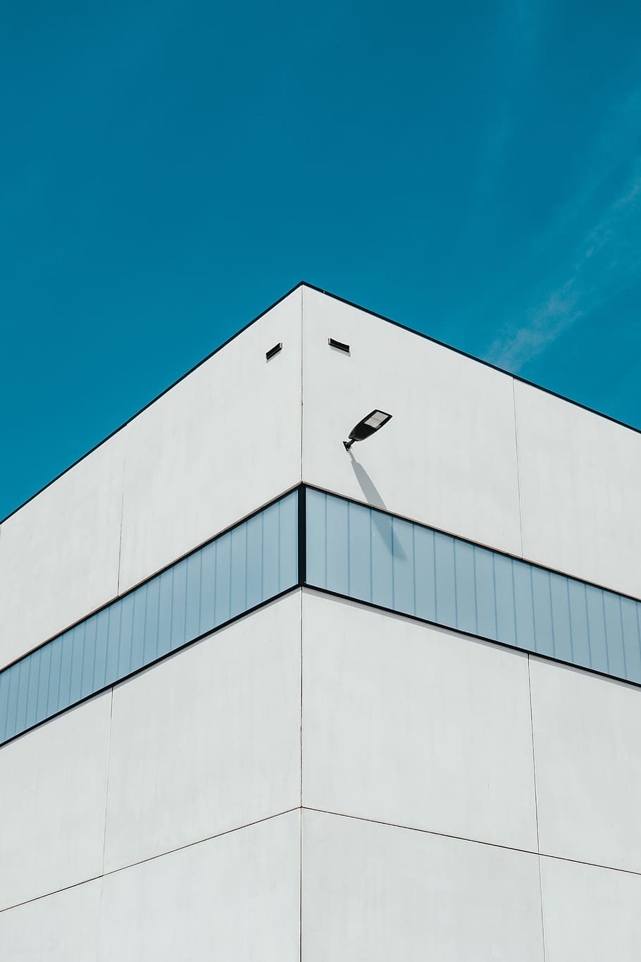 white and green concrete building under blue sky, window, glass HD wallpaper