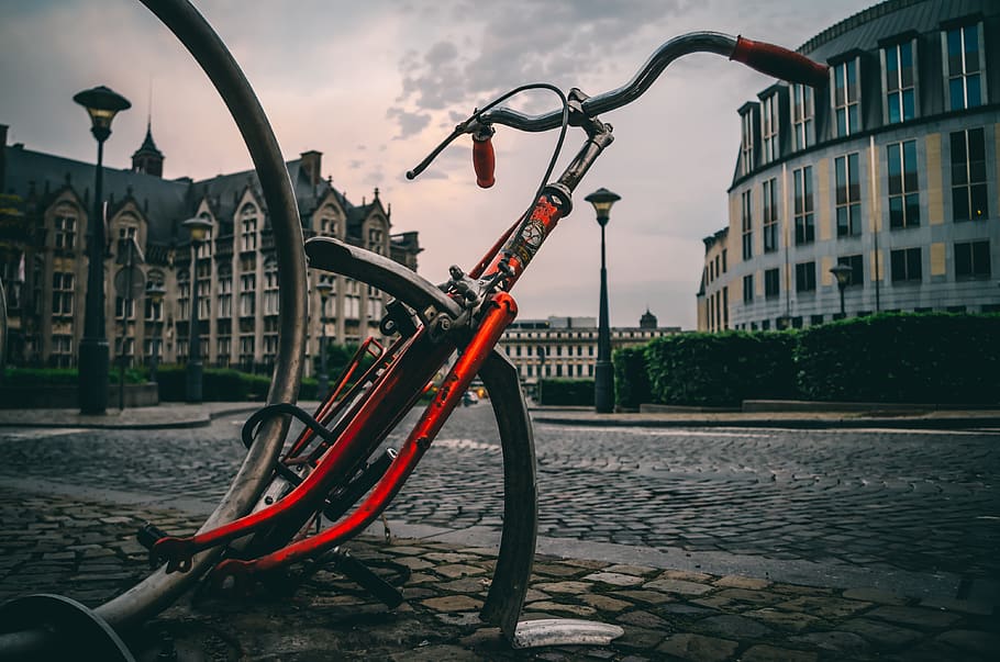 Close-up Photography of Red and Black Road Bike Frame, architecture HD wallpaper
