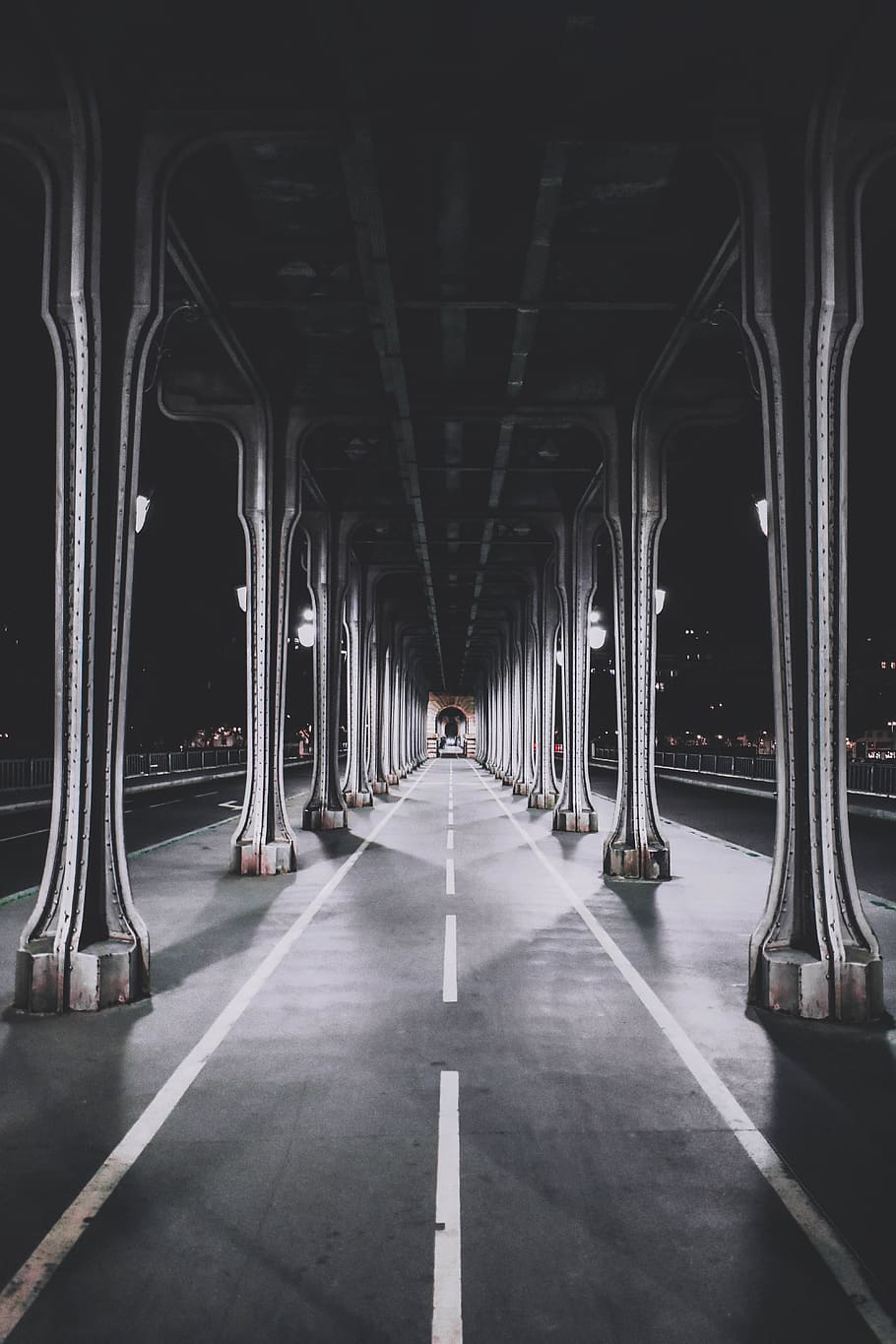empty road during nighttime, the way forward, direction, diminishing perspective HD wallpaper