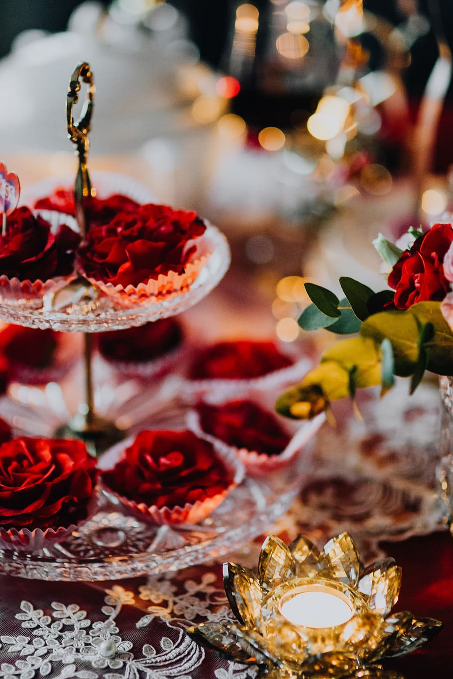 Table Decorations & Flowers for Valentine, love, romantic HD wallpaper