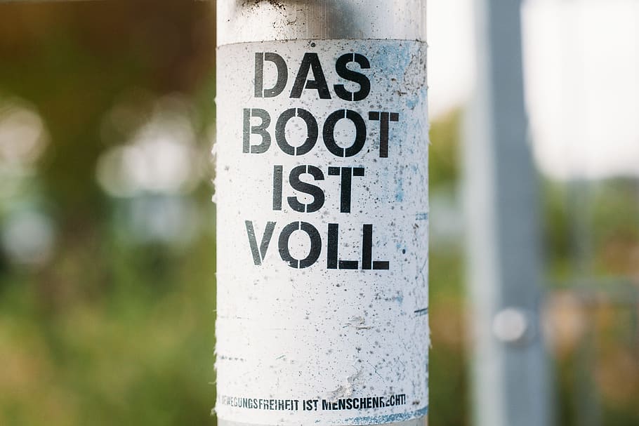 closeup photo of Das Boot IST Voll bottle, sticker, pole, text