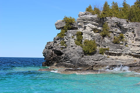 tobermory, canada, trees, hike, green, forest, rocks, grotto HD wallpaper