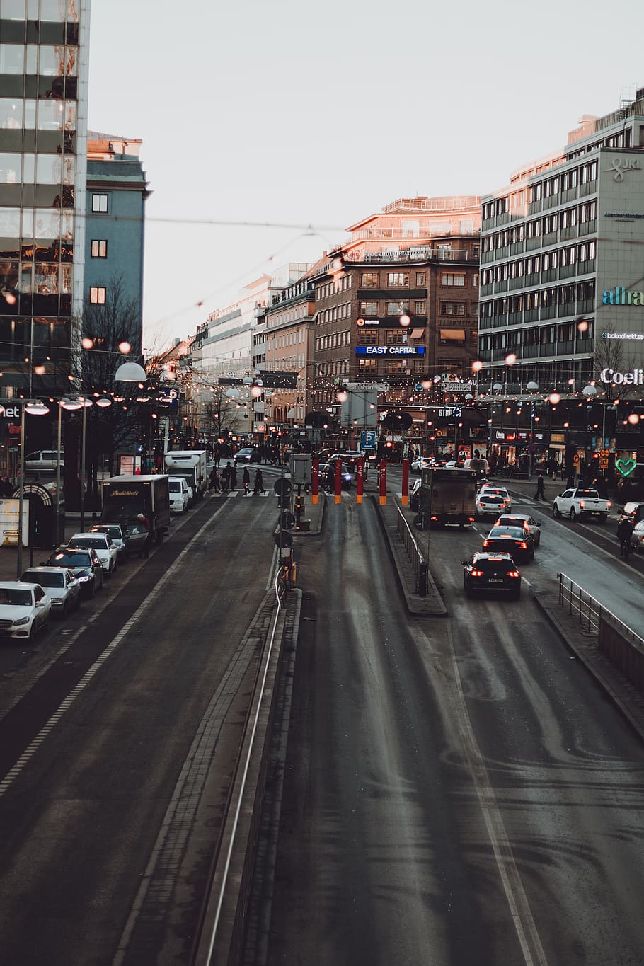 road during daytime, city, urban, building, metropolis, town HD wallpaper
