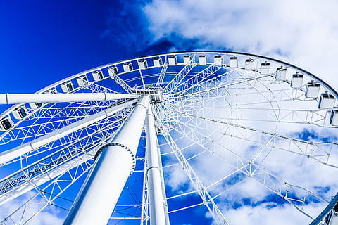 white ferris wheel, amusement park, building, bridge, utility pole HD wallpaper