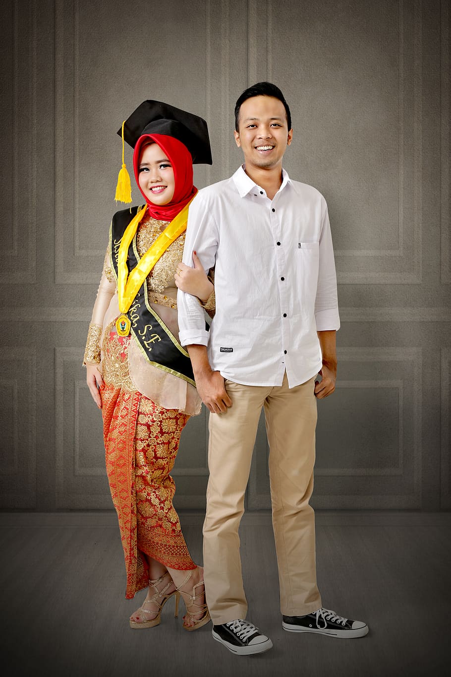 indonesia, looking at camera, standing, smiling, portrait, togetherness HD wallpaper