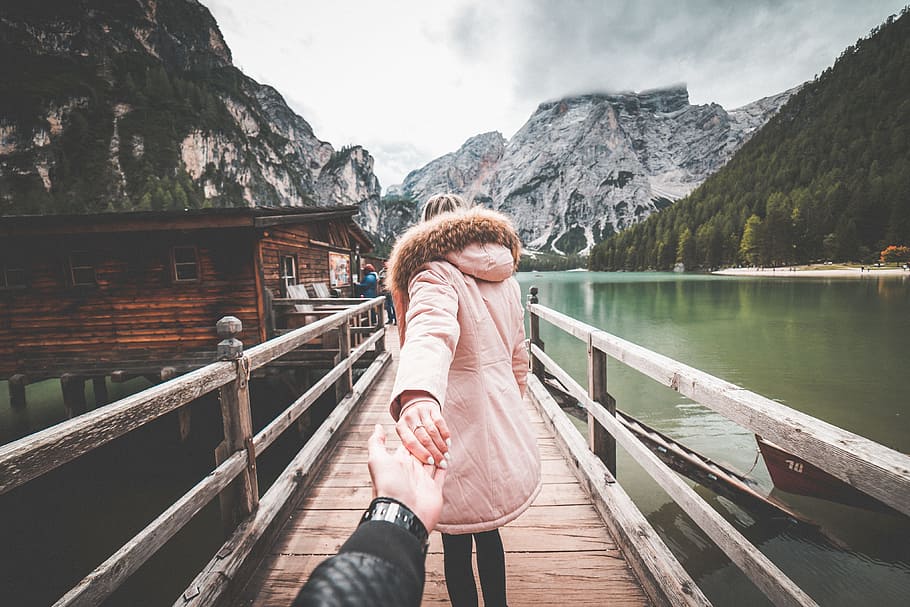 Lovely Couple in Follow Me To Pose on Braies Lake Pier, Italy, HD wallpaper