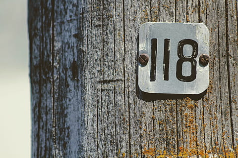 text, sign, post, wood, metal, number, 118, one, eight, eighteen HD wallpaper