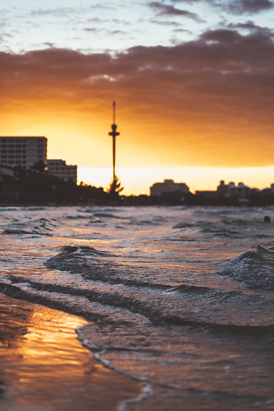 Waves Hitting the Shore, beach, buildings, clouds, dawn, evening HD wallpaper