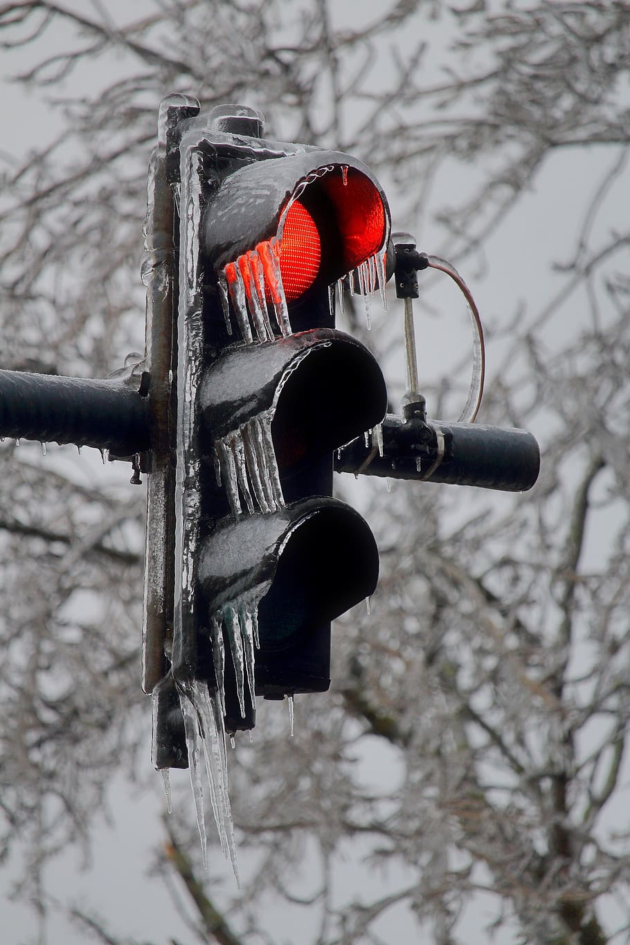 traffic lights, winter, icicles, ice, frozen, cold, red light HD wallpaper