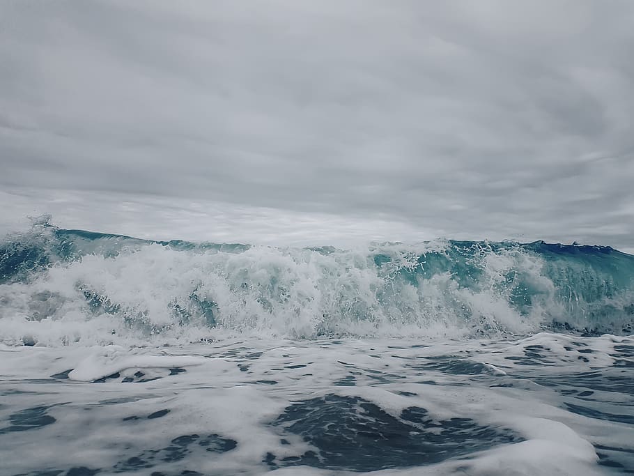 Summer waves отзывы. Карибское море шторм водоворот. Изумруд и морская волна. Изумрудные волны фото. Terea Summer Wave стики.