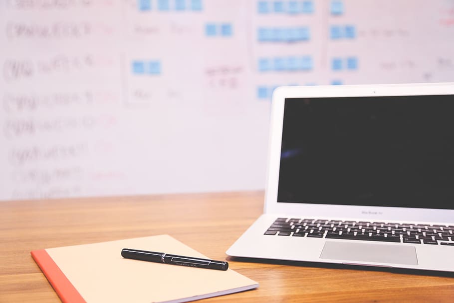 Turned Off Macbook Air Beside Black Pen on Book, apple, notepad HD wallpaper