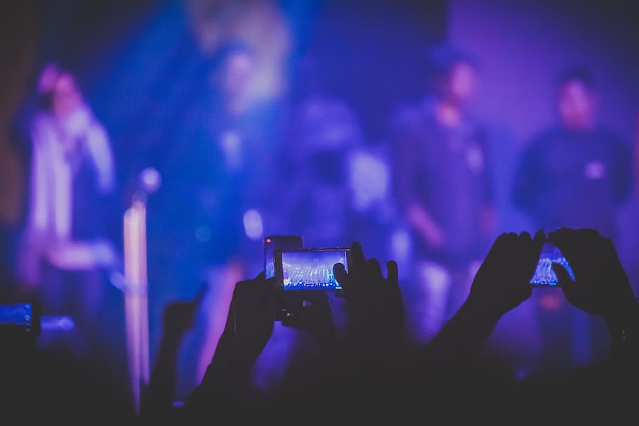 Music Band Performing on Stage, audience, blur, cellphones, crowd HD wallpaper