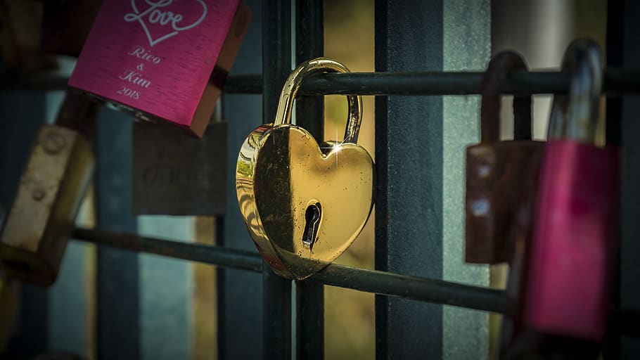 padlock, heart, love, castle, symbol, romantic, connection HD wallpaper