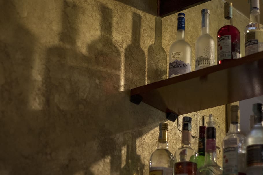 drink, shadow, bar, bottle, container, wall - building feature HD wallpaper