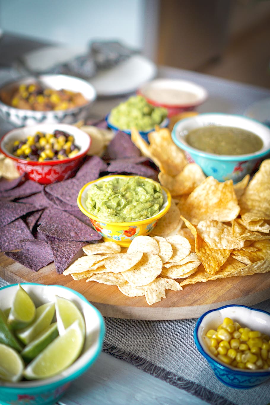 nacho chips beside limes, food and drink, healthy eating, bowl HD wallpaper