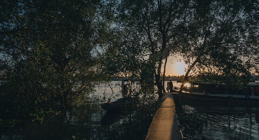 Couple Walking on Docks during Golden Hour, canoes, environment HD wallpaper