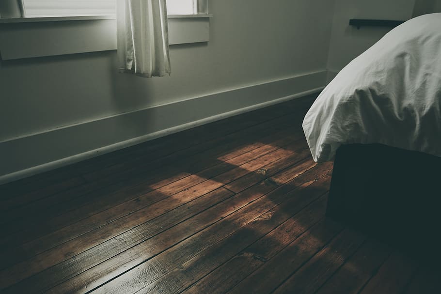brown parquet floor, room, sunlight, curtain, shadow, bed, duvet HD wallpaper