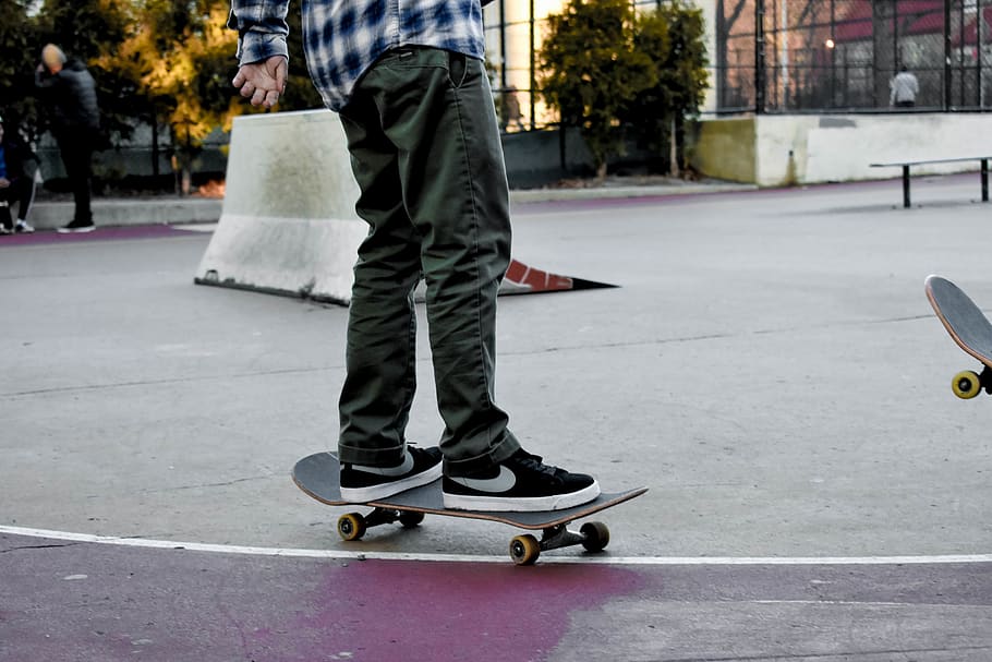 person riding skateboard, human, sport, sports, apparel, clothing, HD wallpaper