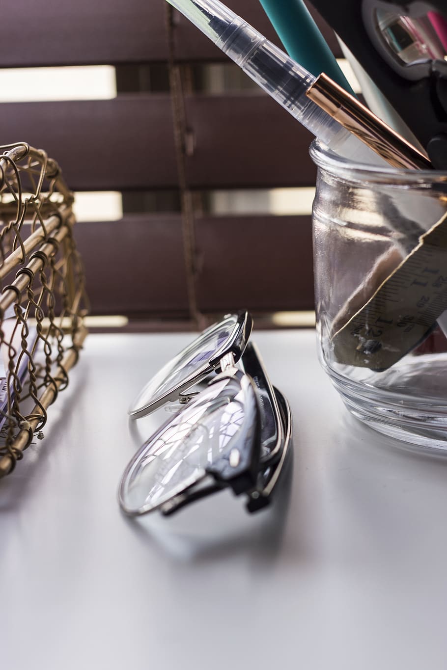 glasses, table, reflection, workspace, desk, eyeglasses, minimal HD wallpaper