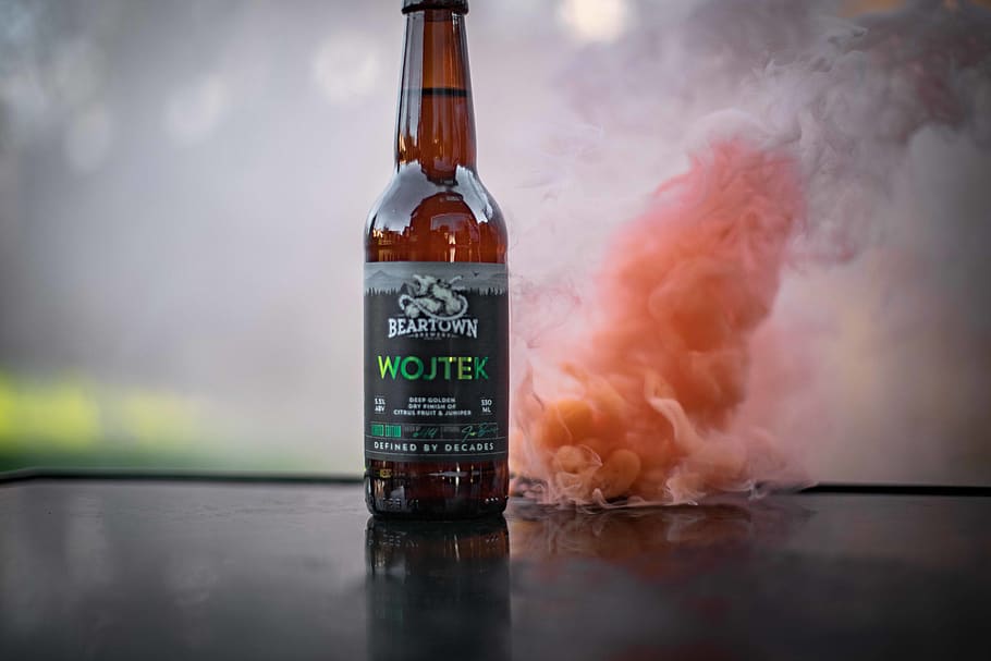 Bear Town Wojtek bottle, food and drink, smoke - physical structure HD wallpaper