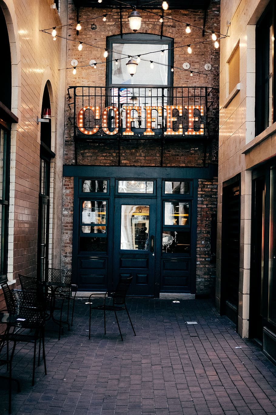 16 Cozy Lofi Coffee Shop Backgrounds (6K Resolution) | HipFonts