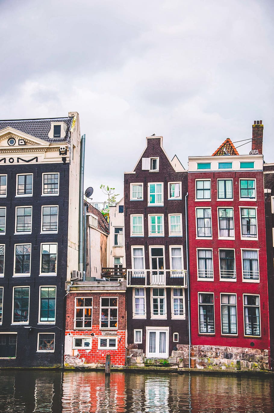 red painted house, urban, town, city, building, high rise, apartment building HD wallpaper