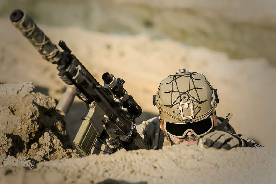 Soldier Wearing Brown Helmet Holding Assault Rifle during Daytime HD wallpaper