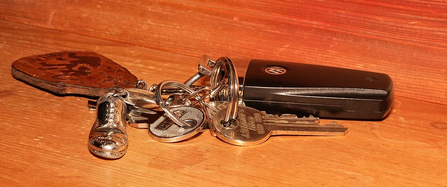 keys, keychain, metal, rust, wood - material, table, no people HD wallpaper