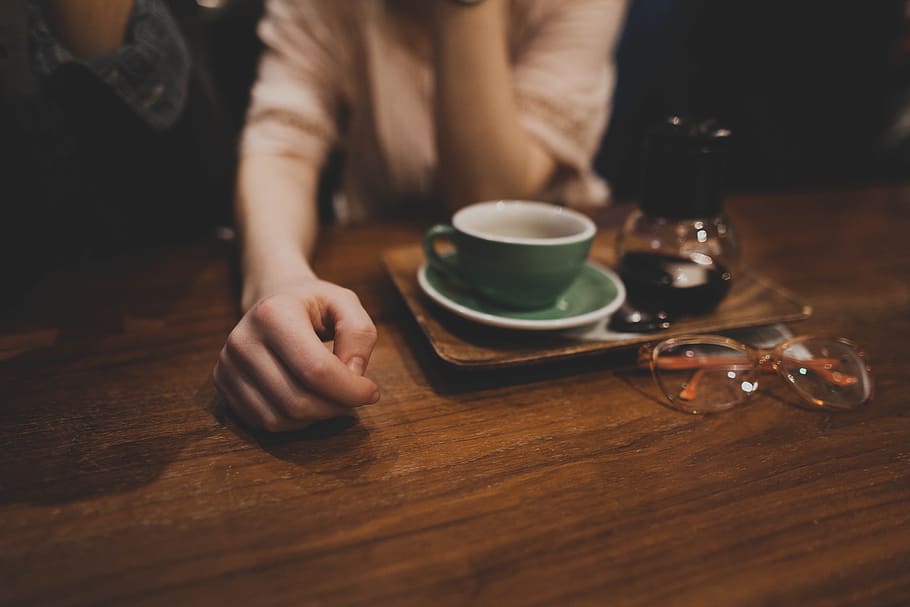 cup, coffee, table, relax, chill, eyeglasses, plate, tray, wood HD wallpaper