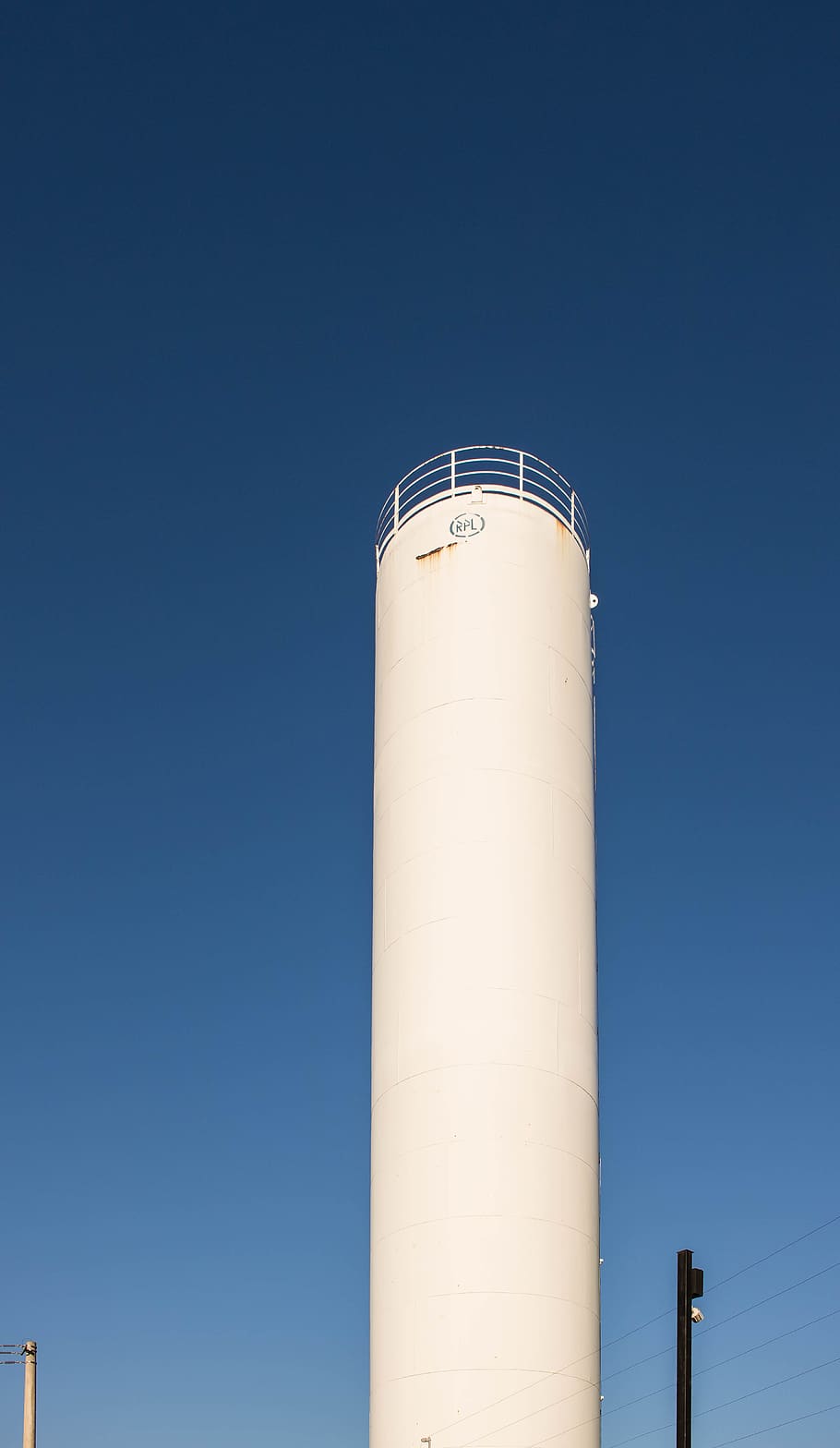 water tower, minimal, sky, clear sky, architecture, built structure HD wallpaper