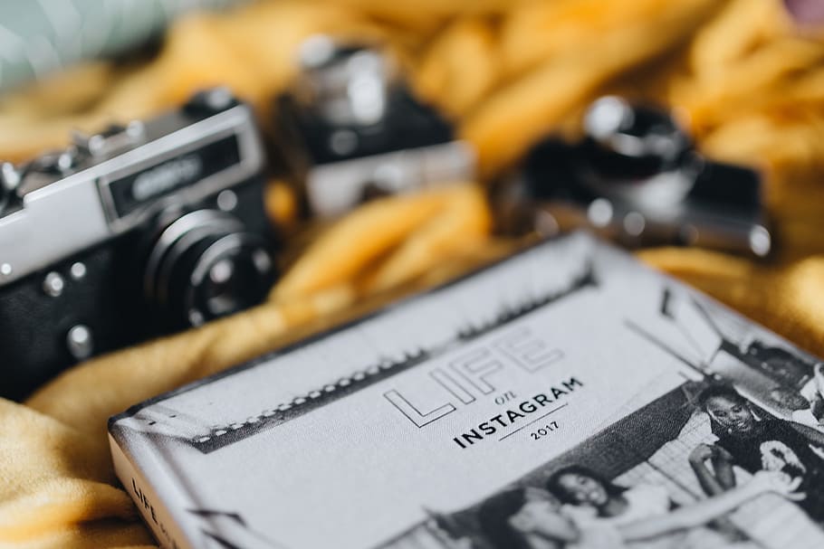 Life on Instagram Book and Vintage Cameras, old, social media HD wallpaper