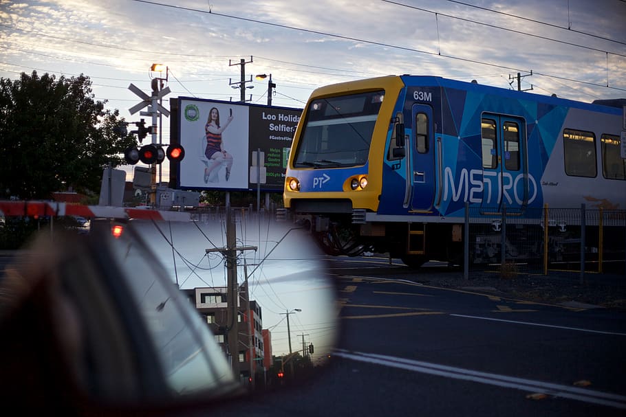 australia, preston, urban, reflection, mirror, blue and yellow HD wallpaper