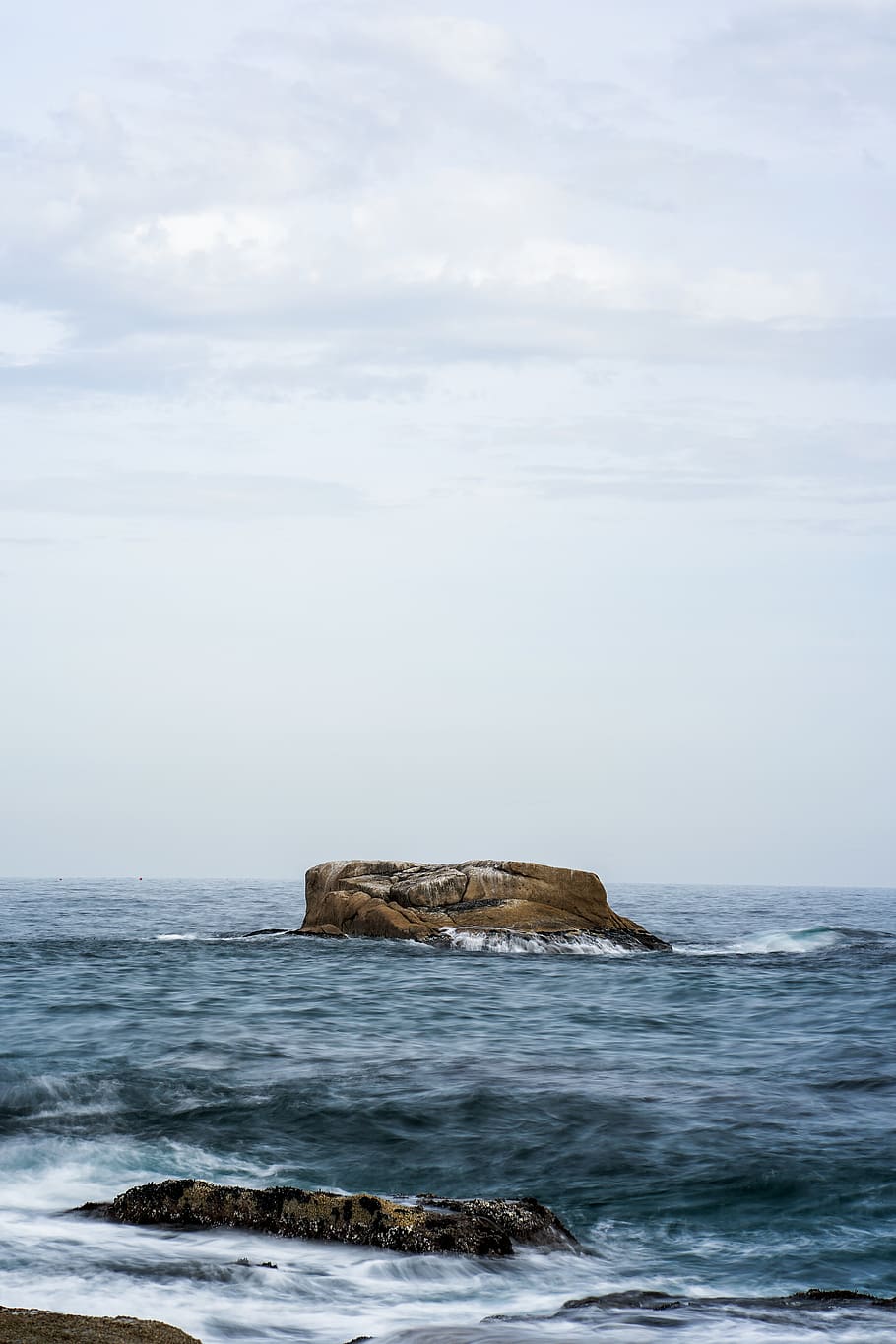 Body of Water Under Gray Sky, beach, clouds, daylight, horizon HD wallpaper