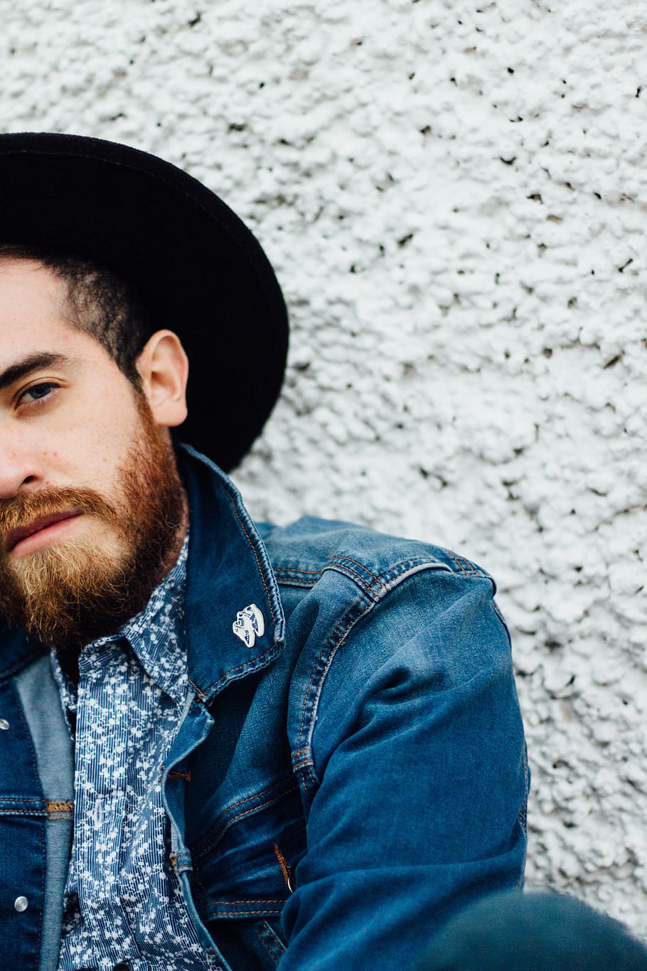 man wearing blue denim jacket, beard, one person, facial hair HD wallpaper
