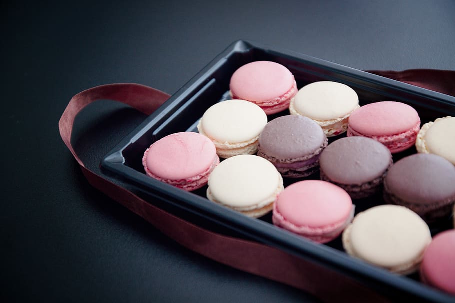 macarons, sweets, candy, pink, food, pastel, black, wood, table, HD wallpaper