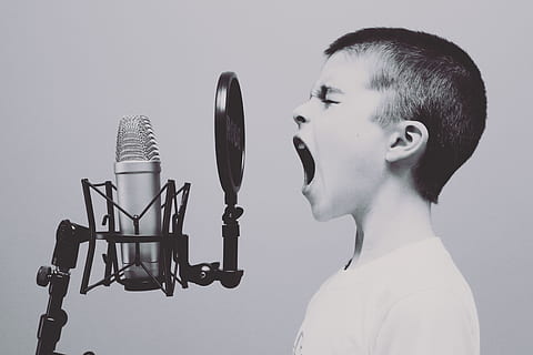microphone, boy, studio, screaming, yelling, sing, singing HD wallpaper