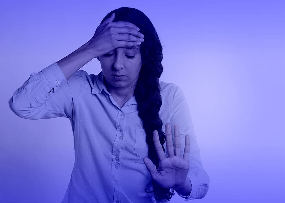 Upset Woman - Depression - Despair, in distress, alone, breakdown HD wallpaper