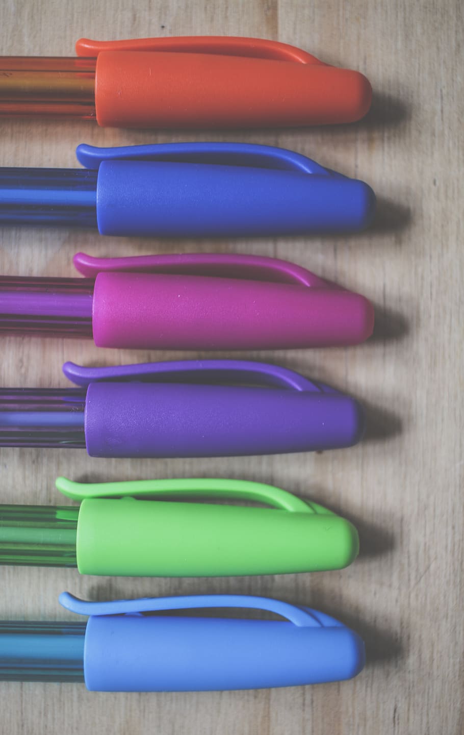 pen, symmetrical, pattern, pens in a line, row of pen, pen lid HD wallpaper