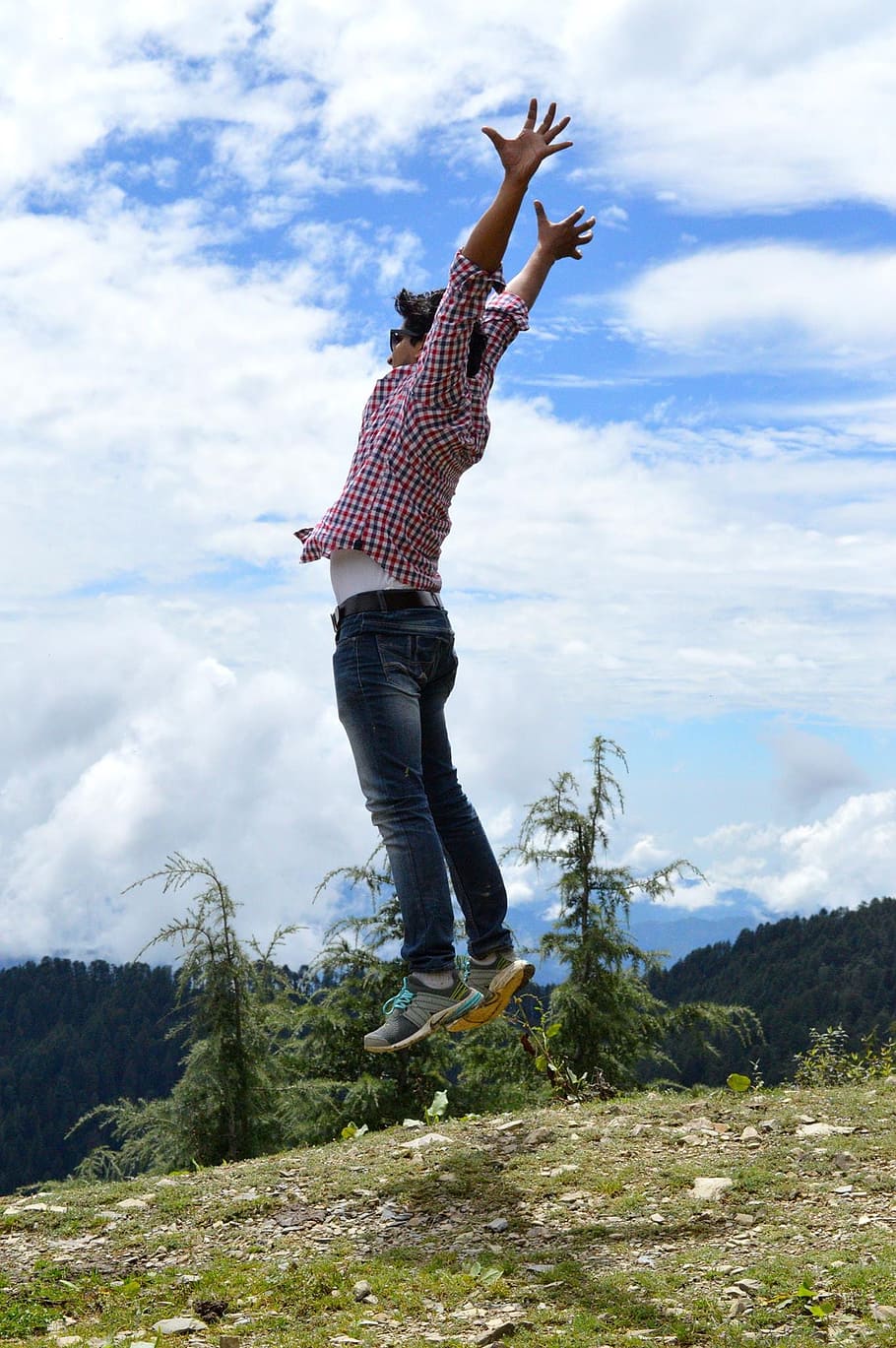 tree, walking, mountain, hiking, adventure, jumping, extreme sport HD wallpaper
