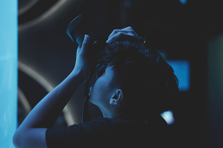 Photography of Man Taking Photograph, camera, dark, indoors, music HD wallpaper
