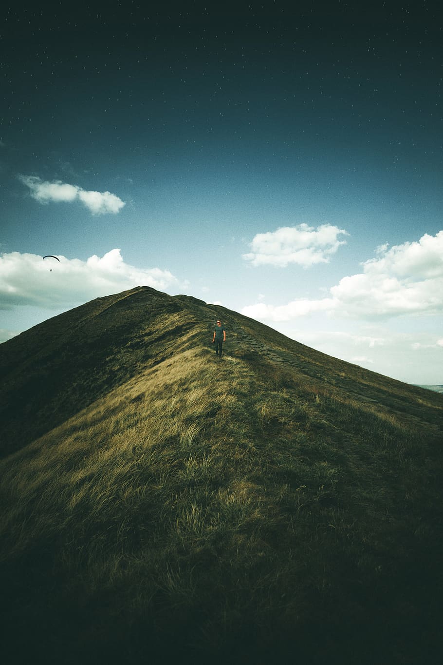 person on green grass mountain, ridge, field, cloud, sky, england HD wallpaper